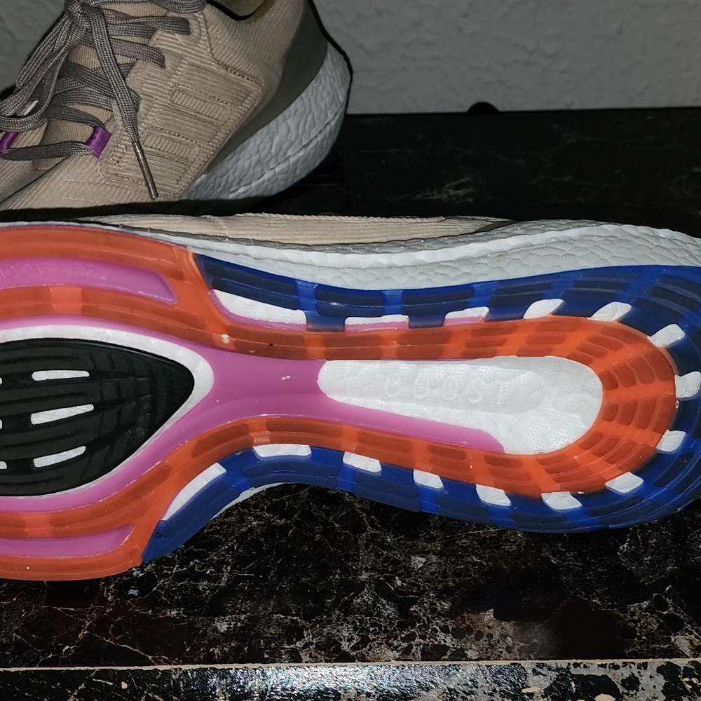 Adidas Ultraboost - Picture 2 of 3